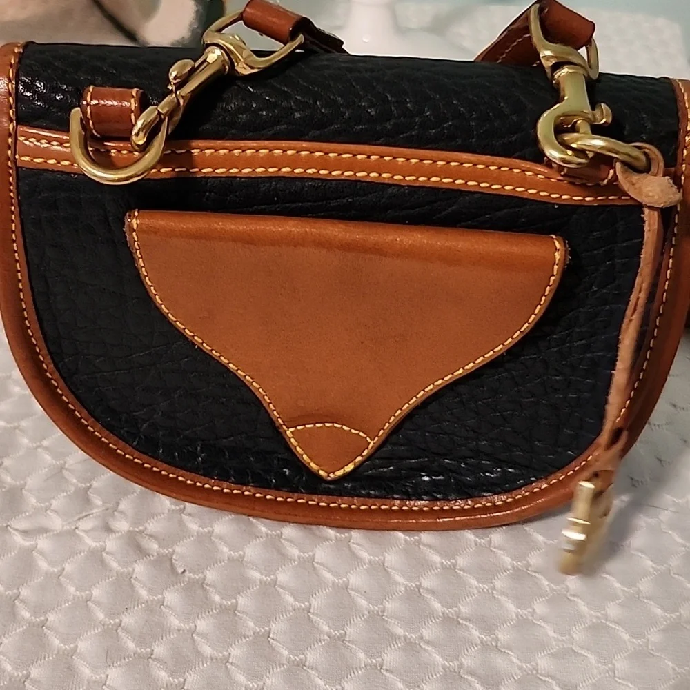 Vintage Mini-Dooney & Bourke Crossbody Purse 6" W X 4 1/2" H (32) - Picture 4 of 12